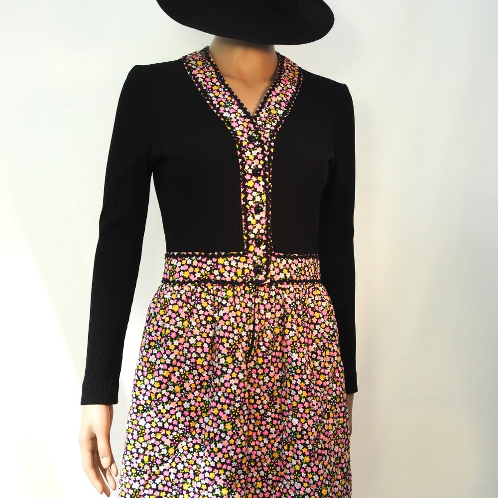 SALE! 1970s flower power dress Sue Brett, black knit top, quilted fabric skirt,